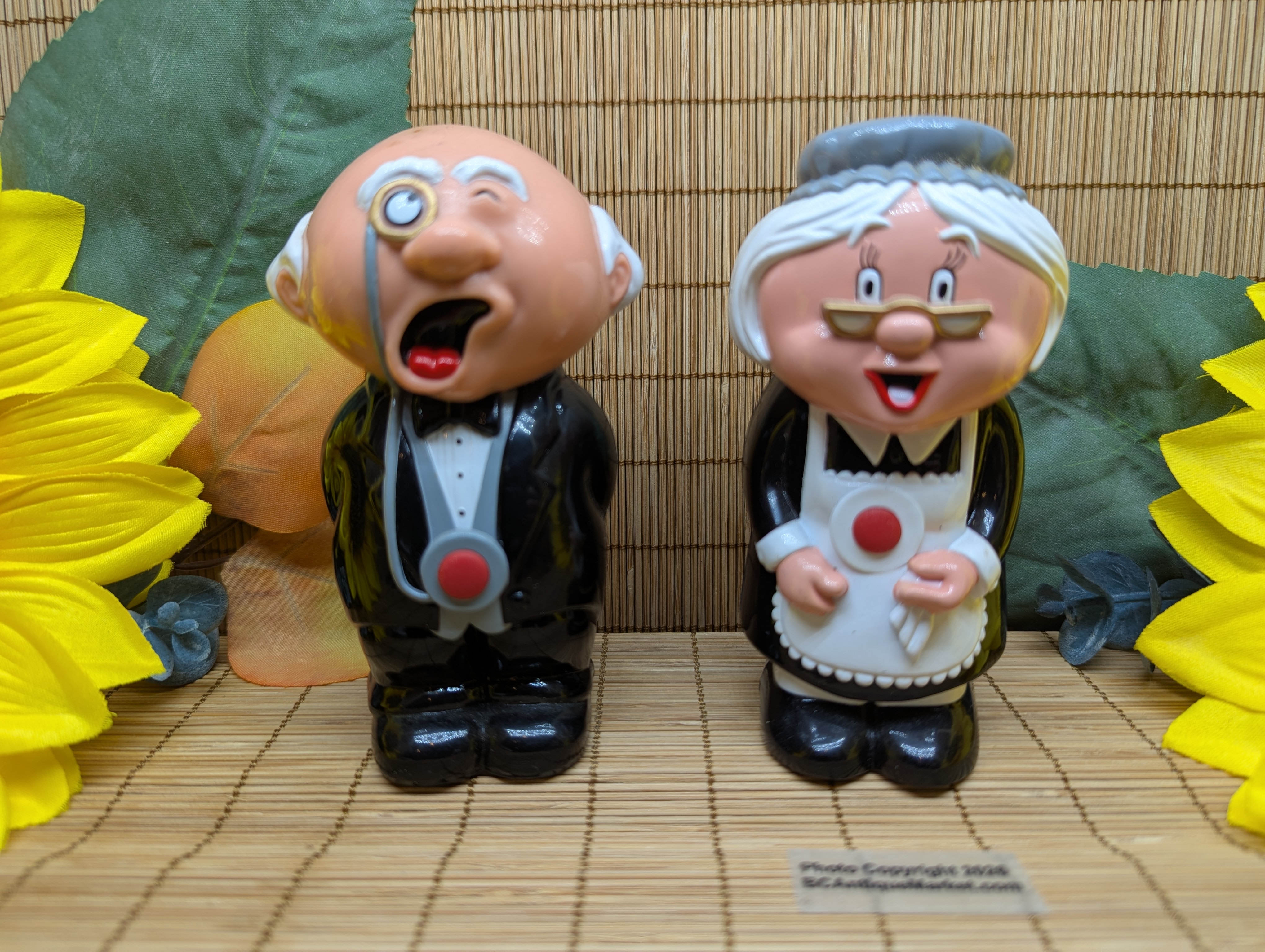 Grandma and Grandpa Salt and Pepper Set - Image 5