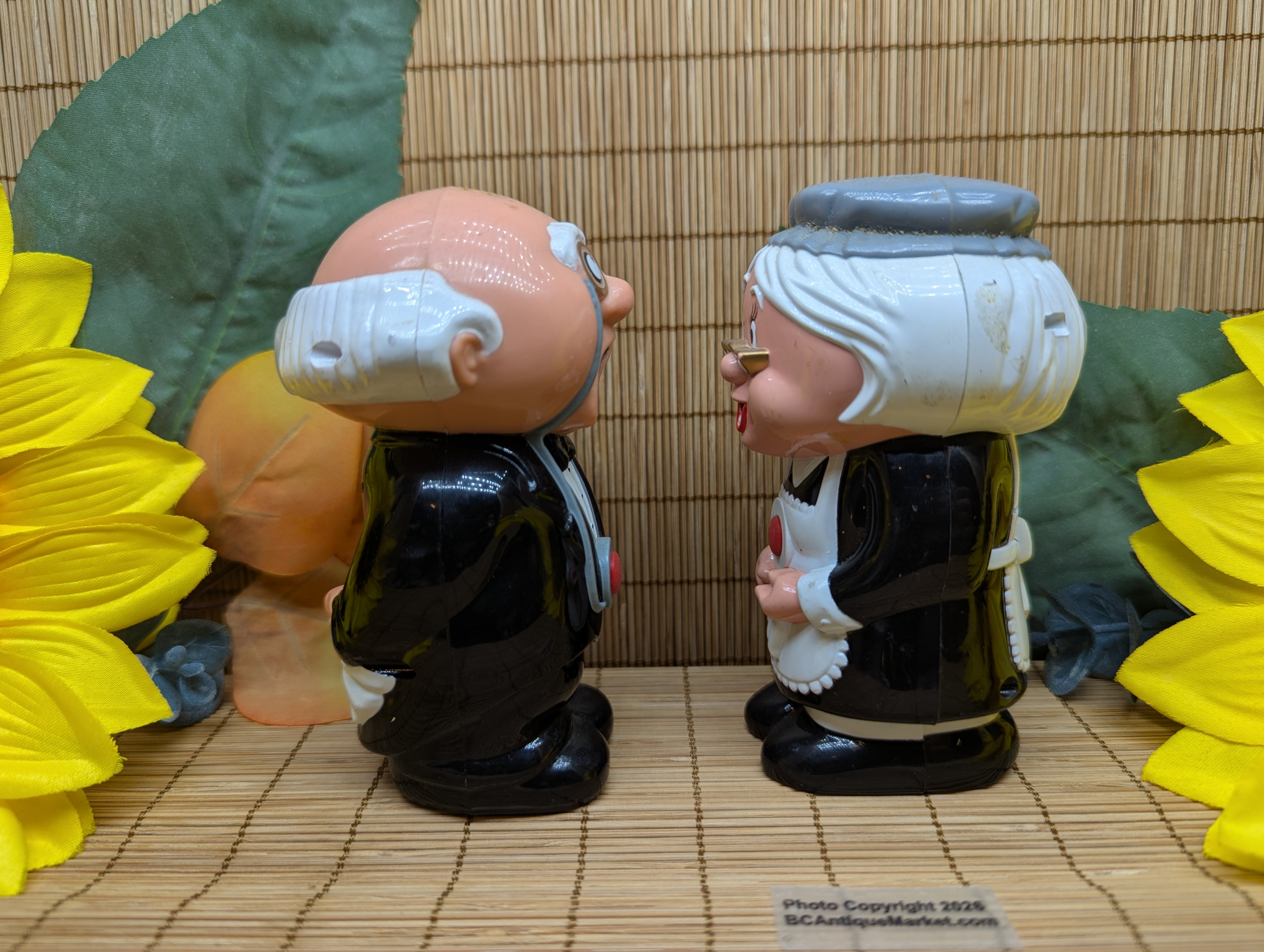 Grandma and Grandpa Salt and Pepper Set - Image 2