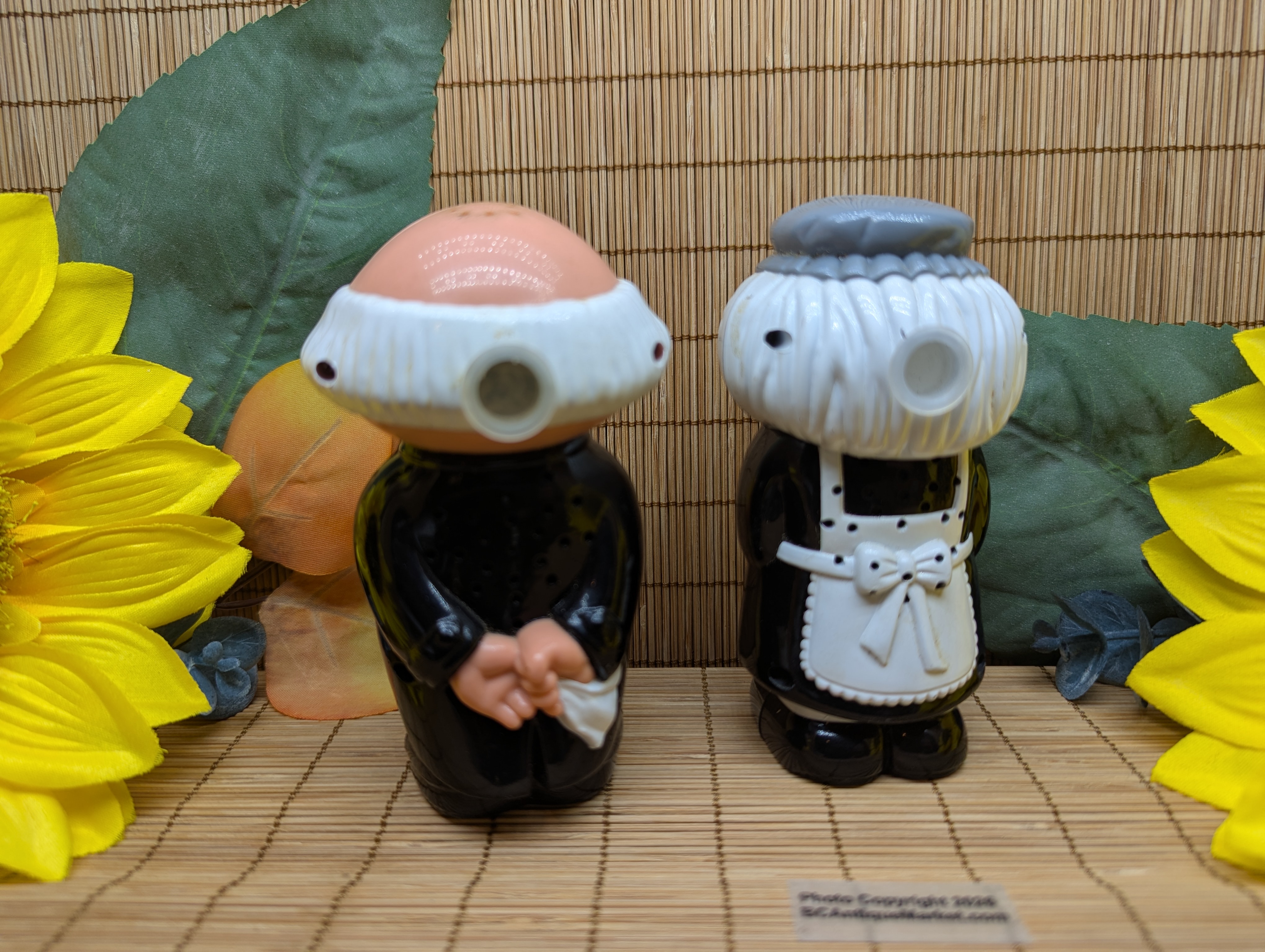 Grandma and Grandpa Salt and Pepper Set - Image 3